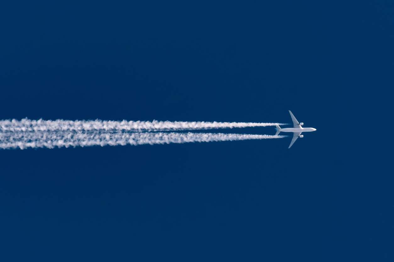 Kondensstreifen Flugzeug