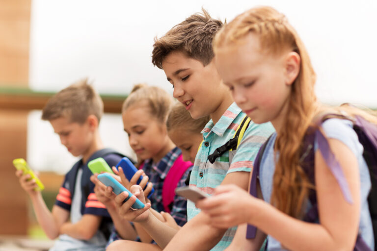 Kinder und Smartphones